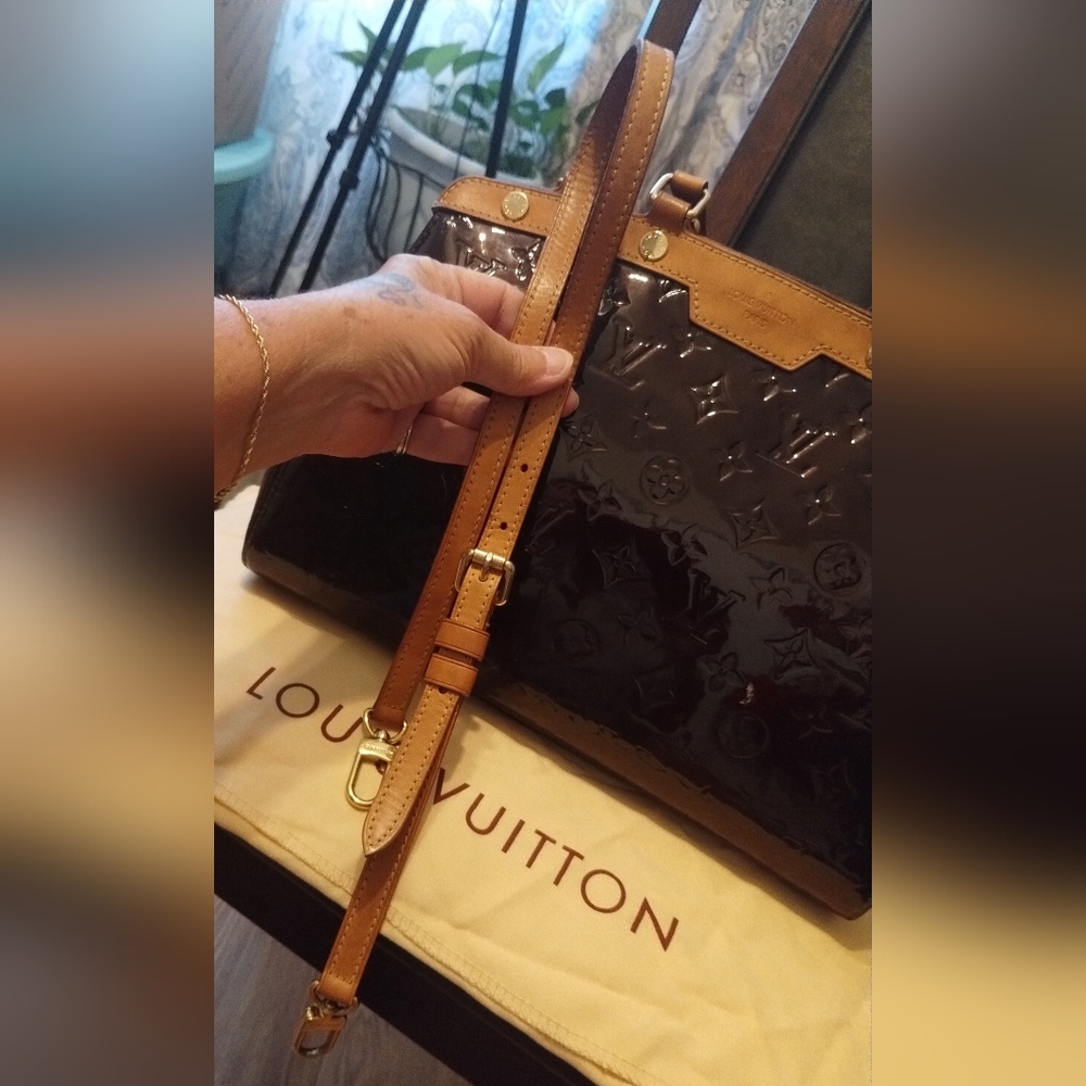 Louis Vuitton Brea Amarante Vernis MM Crossbody Bag DR0153 - Picture 2 of 13